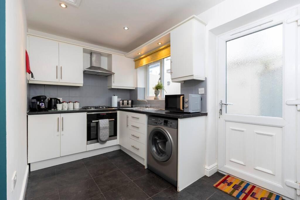 Town Centre & All The Comforts! Guisborough Bagian luar foto