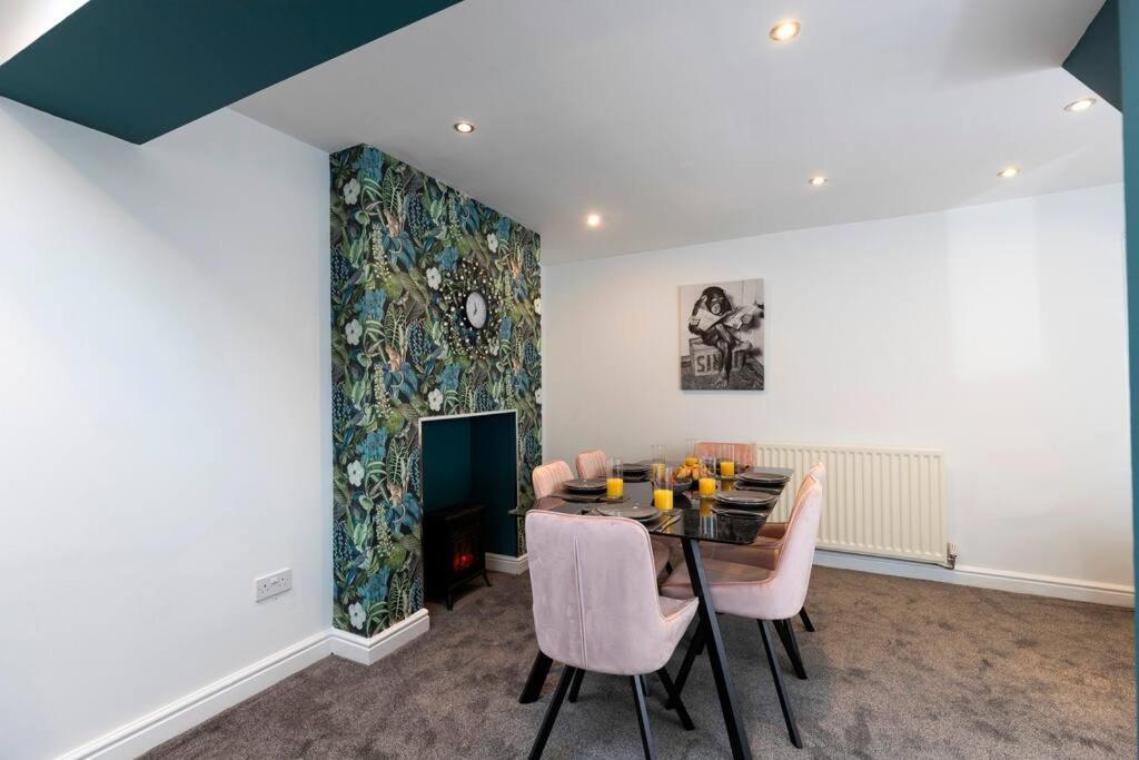 Town Centre & All The Comforts! Guisborough Bagian luar foto
