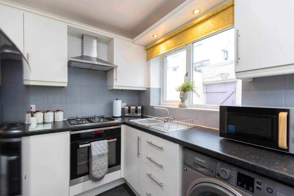 Town Centre & All The Comforts! Guisborough Bagian luar foto
