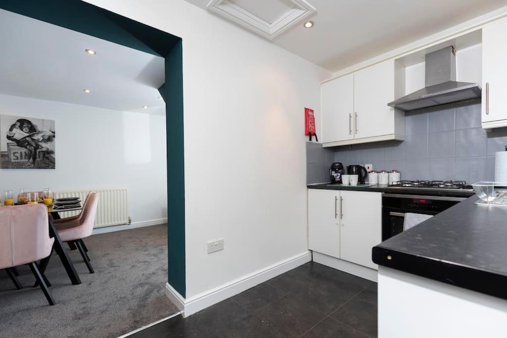 Town Centre & All The Comforts! Guisborough Bagian luar foto
