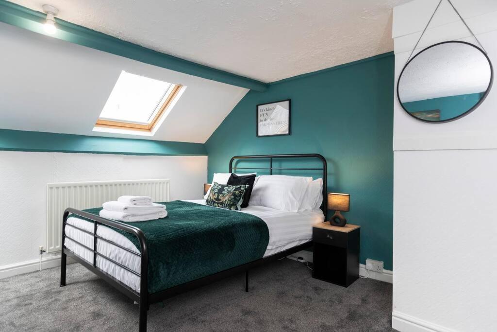 Town Centre & All The Comforts! Guisborough Bagian luar foto
