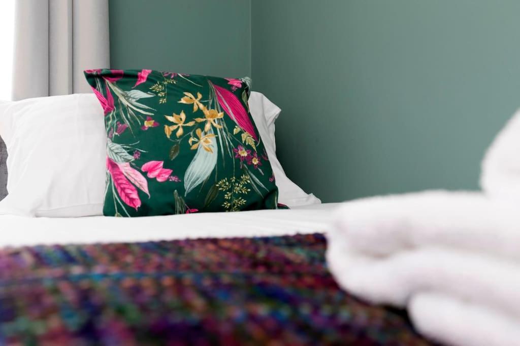 Town Centre & All The Comforts! Guisborough Bagian luar foto
