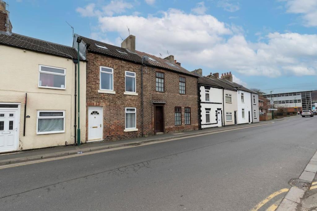 Town Centre & All The Comforts! Guisborough Bagian luar foto